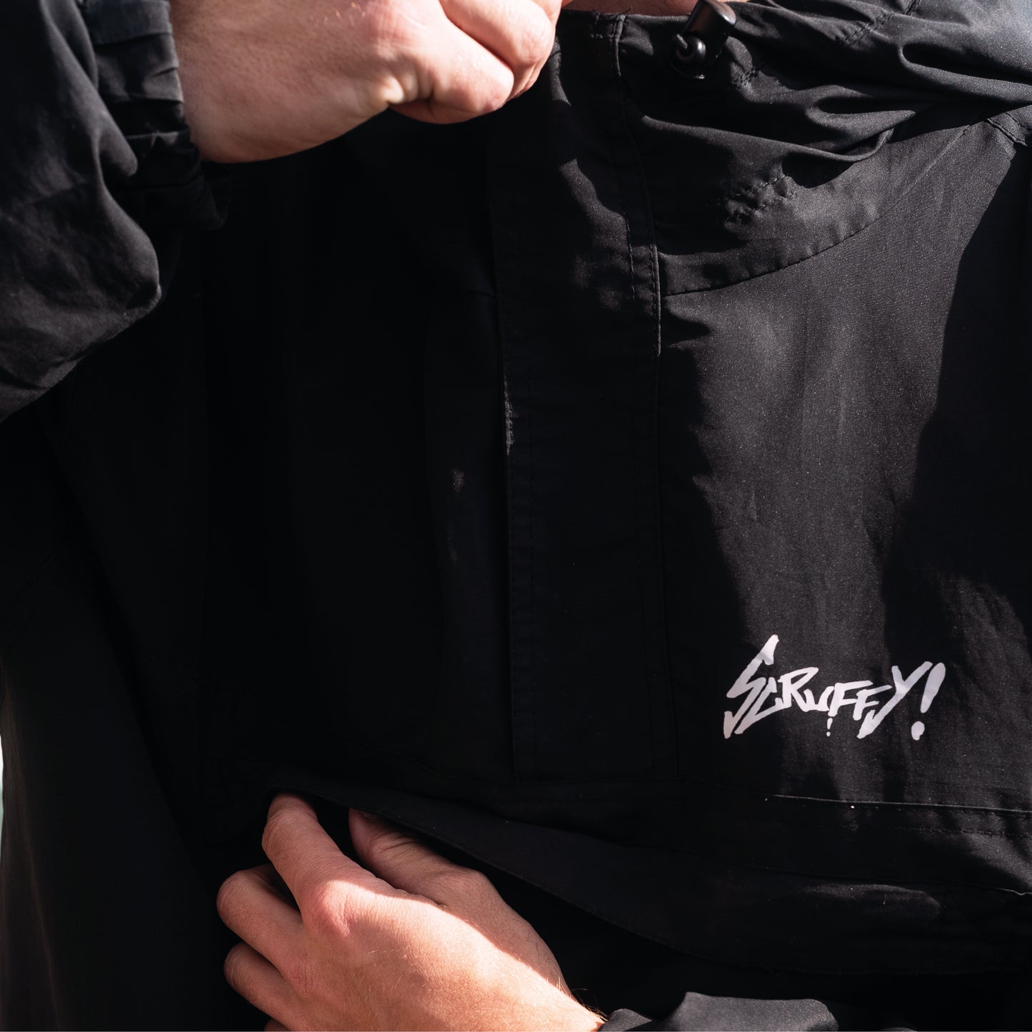 Vento Pullover Windbreaker (Black)